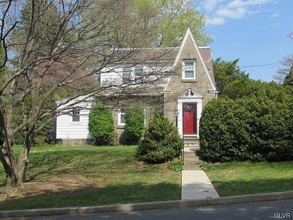 2nd image of 900 Greenhill Ave