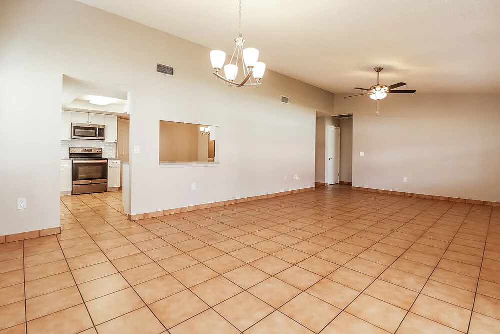3 bed, 2.0 bath, 1596 sqft, $2,230 — Photo 4