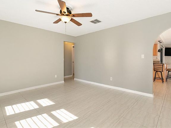 3rd image of 1810 Country Club Blvd