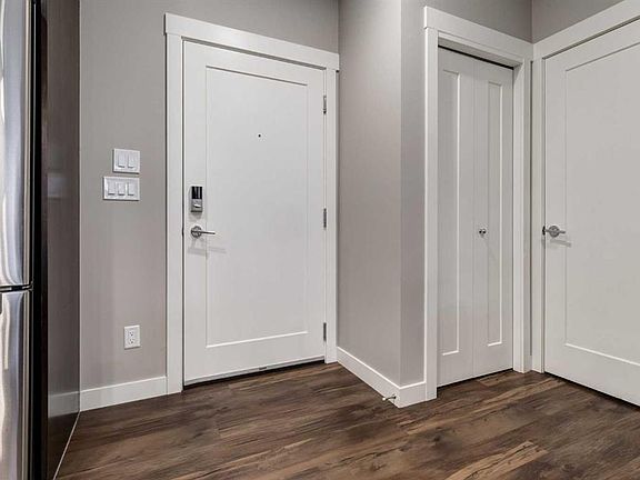 2nd image of 10 Walgrove Walk SE #312