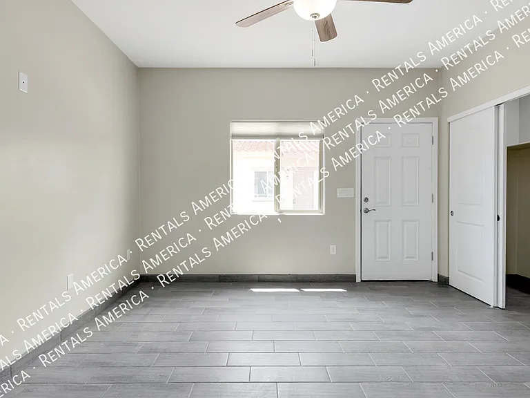 820 E 35th St #2 — Photo 9
