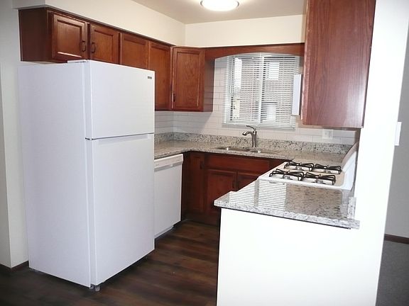 5th image of 729 W 65th St APT 4