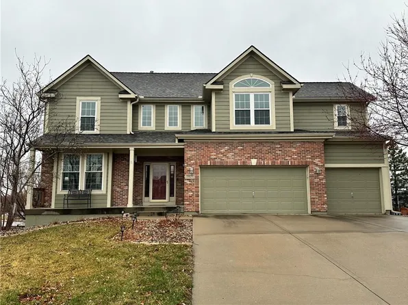 5825 Payne St, Shawnee, KS 66226