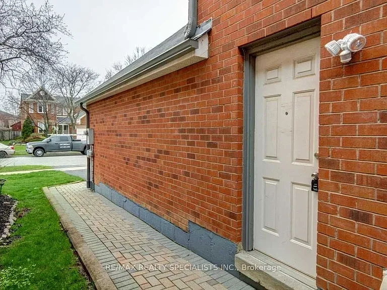3695 Loyalist Dr #BASEMENT — Photo 2