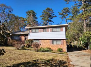 990 Pinecrest Dr, Forest Park, GA 30297