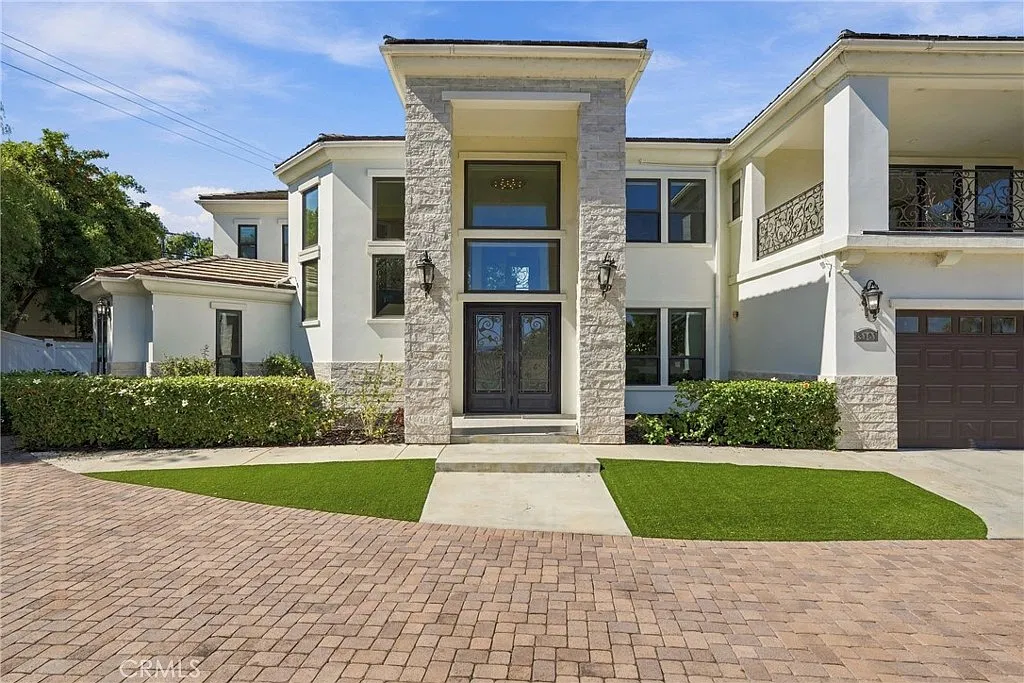 6 bed, 8.0 bath, 6366 sqft, $12,000 — Photo 2