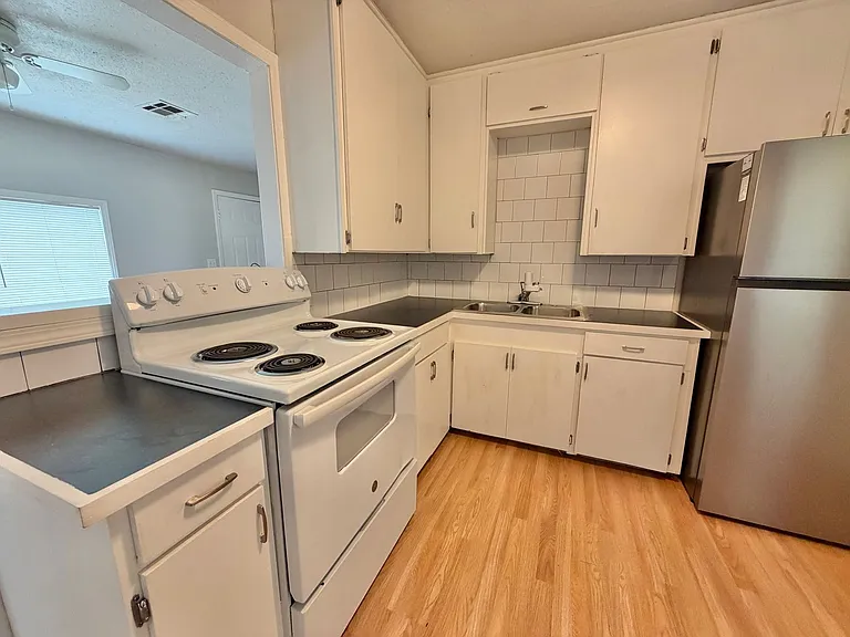 3212 NE 15th St — Photo 5