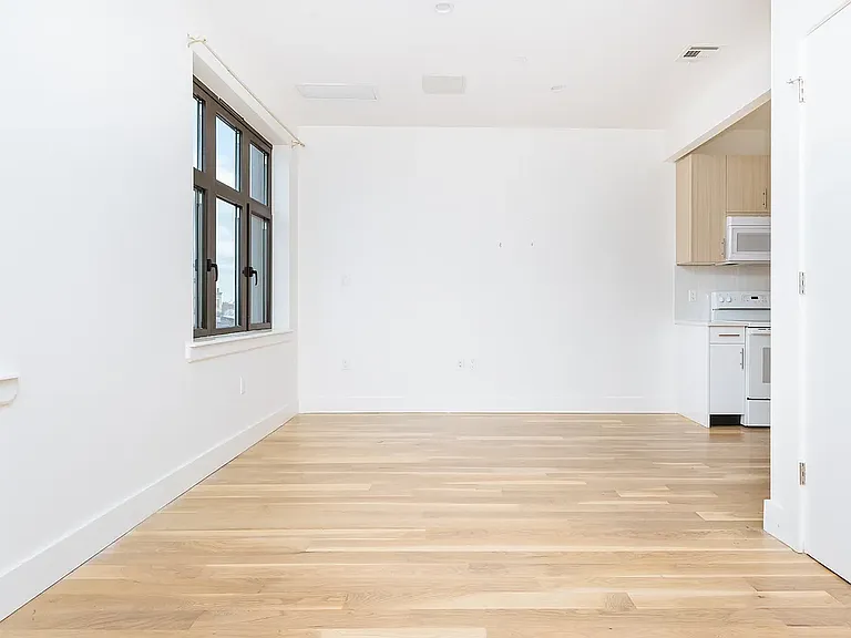 818 Lexington Ave #3S — Photo 6