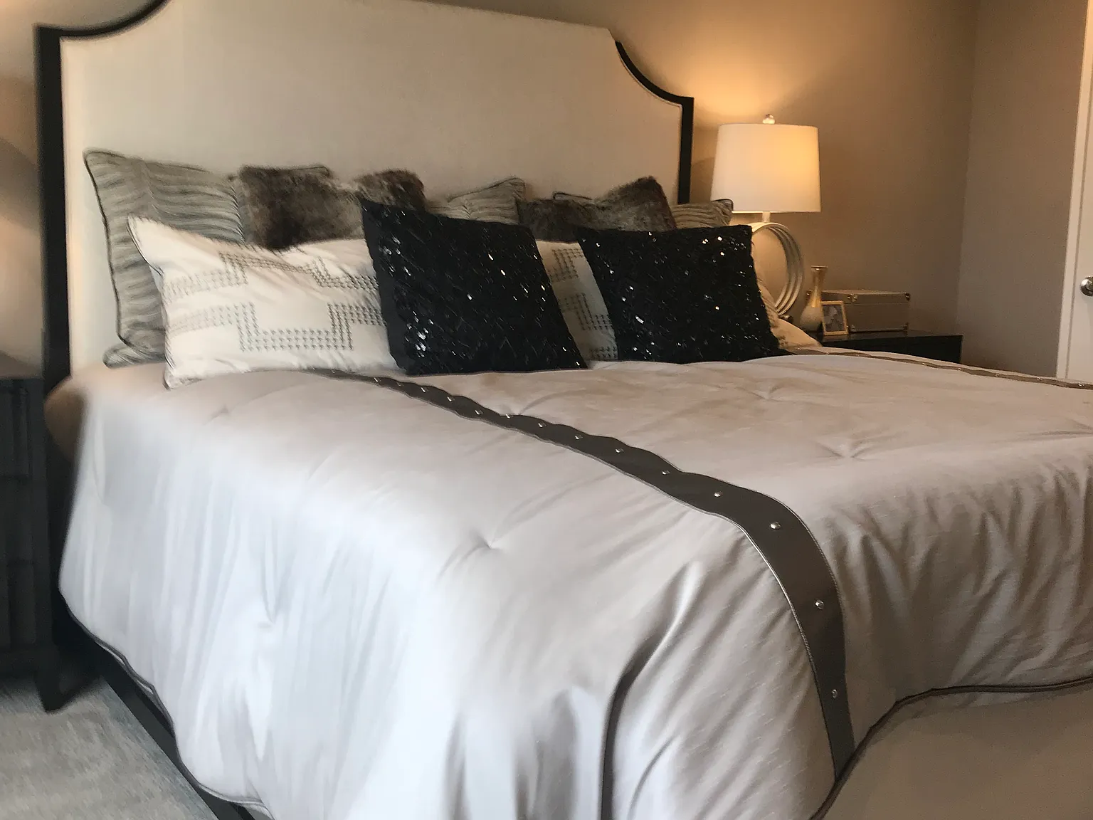 4 bed, 2360 sqft, $2,900 — Photo 2
