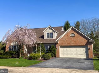 666 Laurel Ave, Lititz, PA 17543