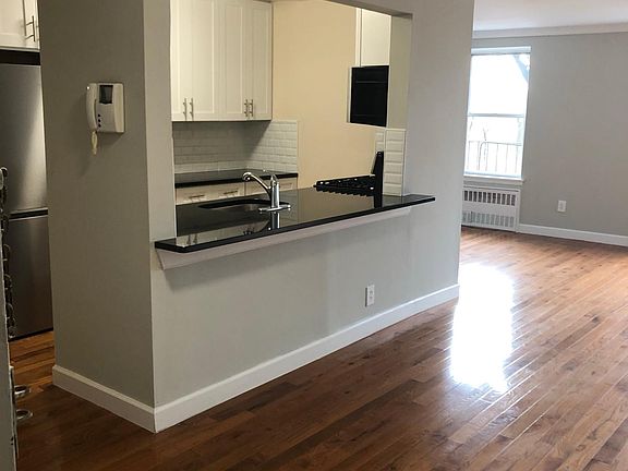 5th image of 4430 Douglaston Pkwy APT 2H
