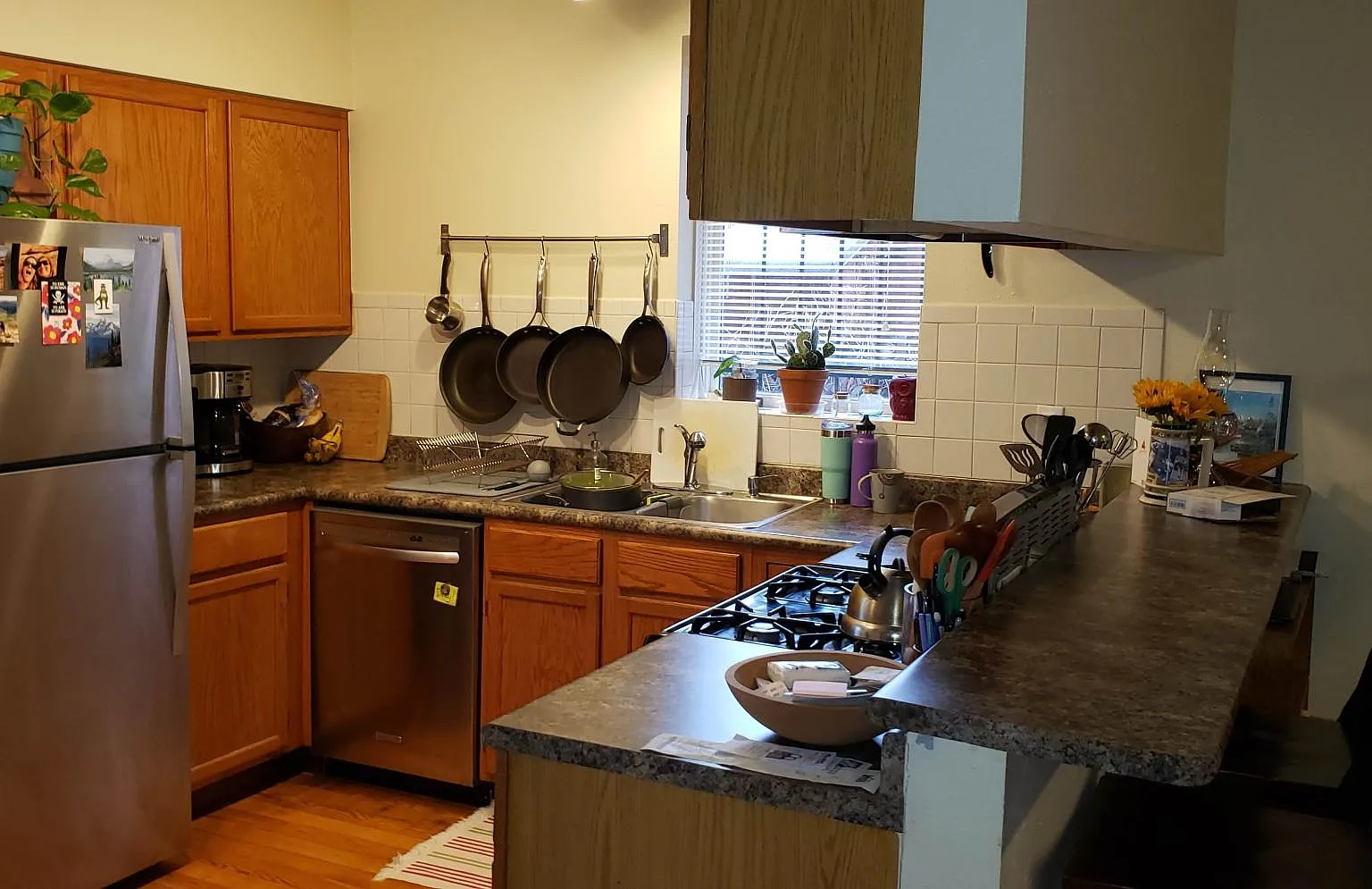 2 bed, 815 sqft, $2,300 — Photo 2