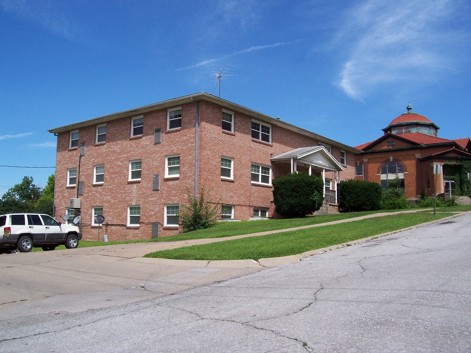 2 bed, $685 — Photo 1