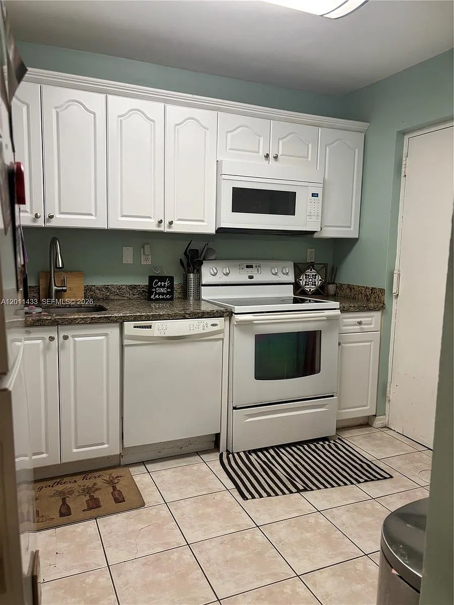Building Photo - 7480 Miami Lakes Dr #G307
