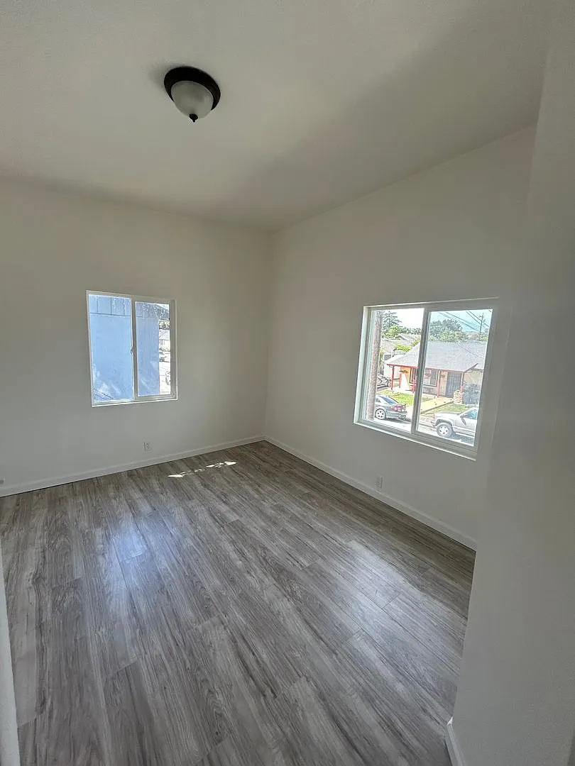 991 Suiter St — Photo 4