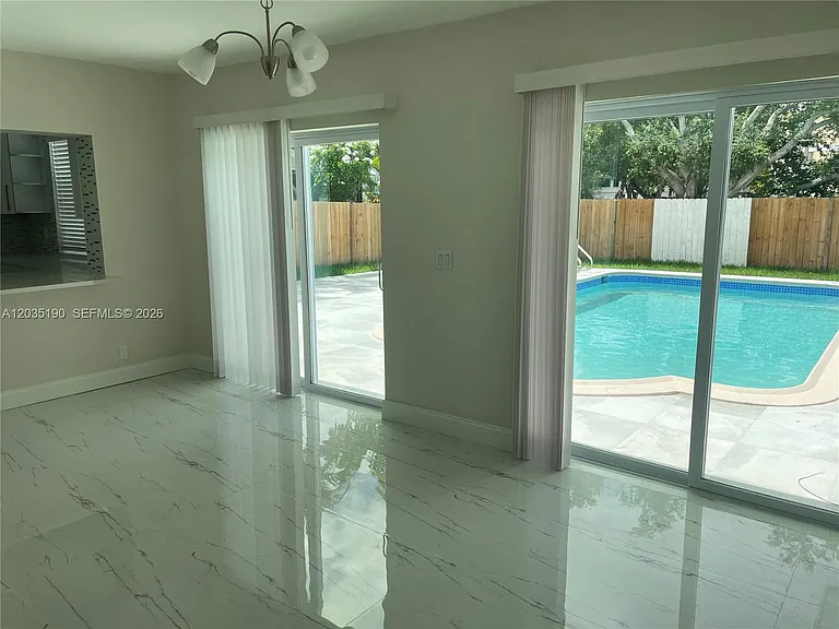 4241 Thomas St — Photo 6