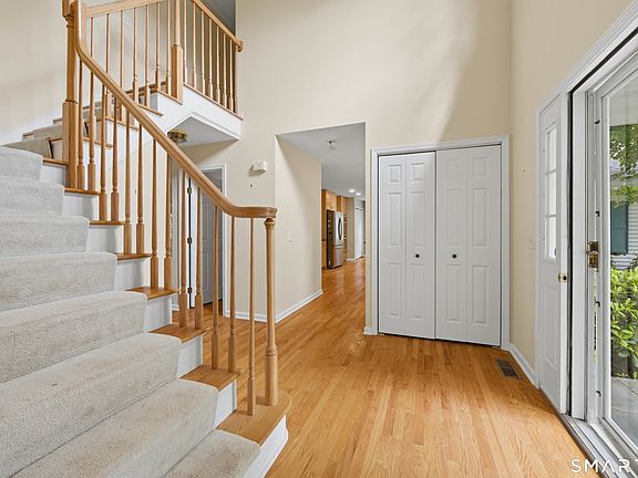 3rd image of 20 Pequot Court #20