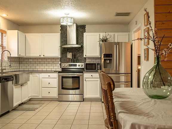 3rd image of 4017 W Tracy Street