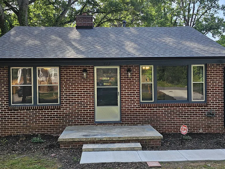 609 N Rhyne St — Photo 2