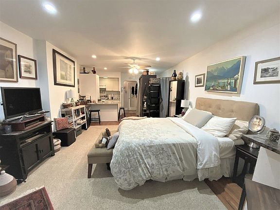 3rd image of 308 W 89th St APT 1A