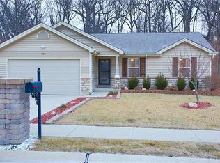 908 San Luis Dr, Fenton, MO 63026