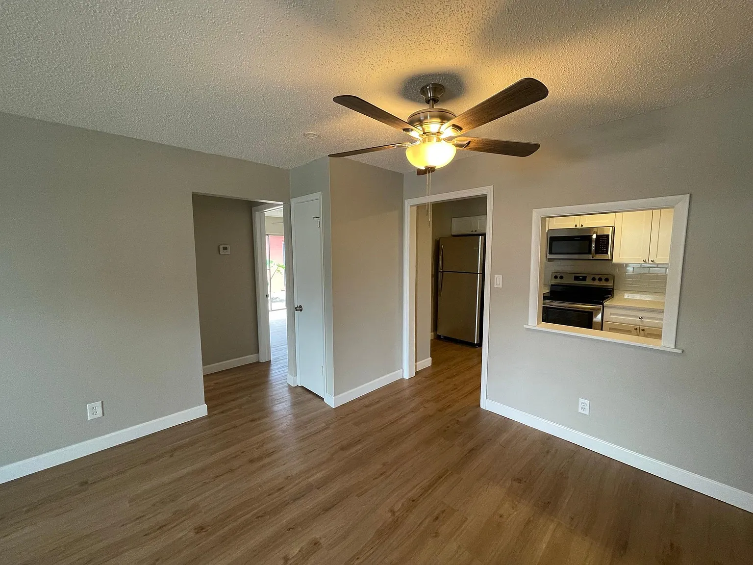 2 bed, 1.5 bath, 875 sqft, $1,399 — Photo 3