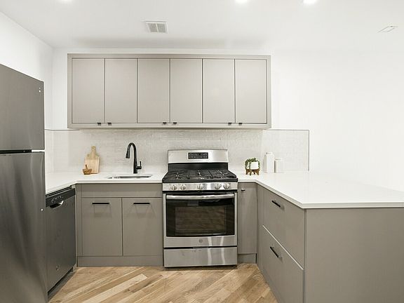 3rd image of 571 Lafayette Ave #2B