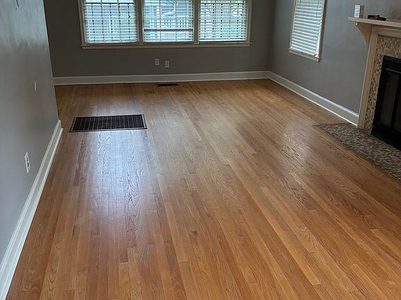 4th image of 3662 Kenwood Ave
