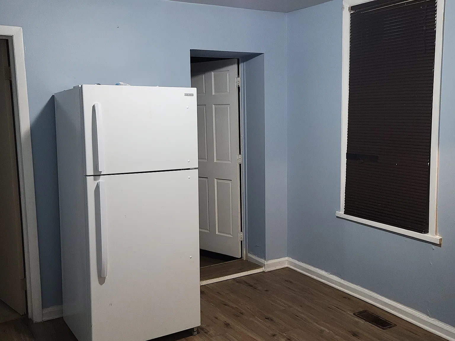 1 bed, 1250 sqft, $1,200 — Photo 2