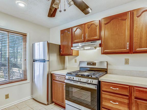 3rd image of 952 Windbrooke Dr