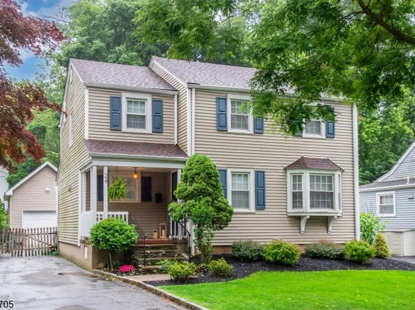 24 Mitchell Ave, Roseland Boro, NJ 07068