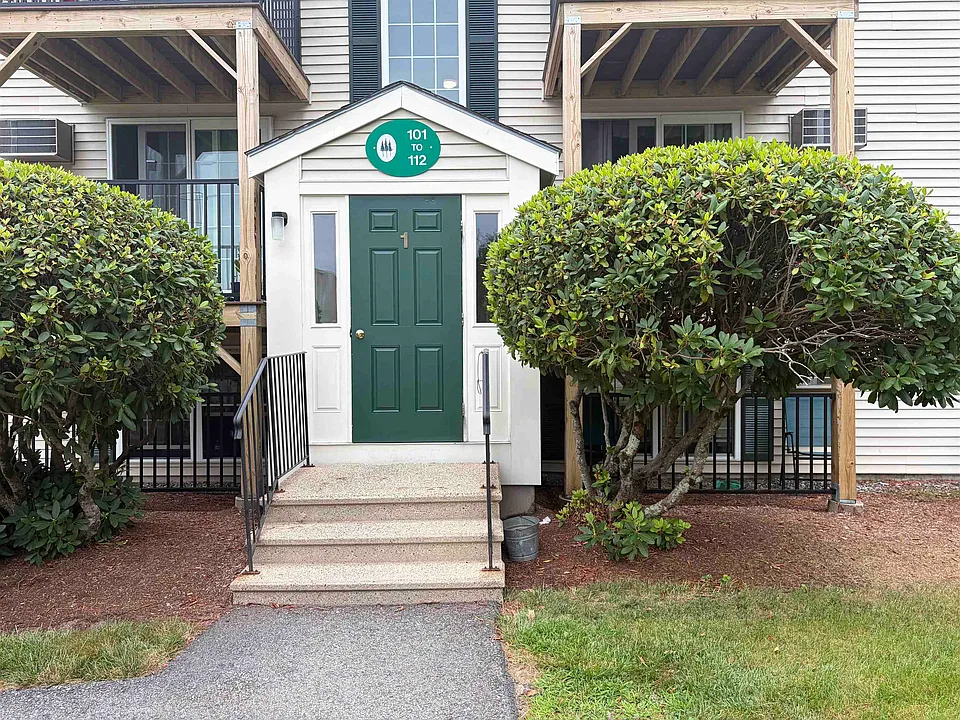 107 White Cedar Blvd