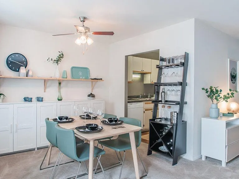 Kingswood Apartments & Townhomes — Photo 11