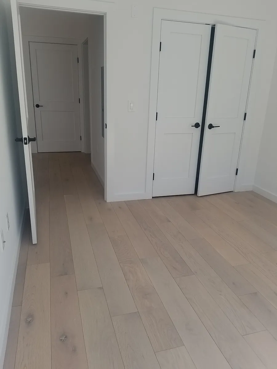 Building Photo - 425 3rd St #205