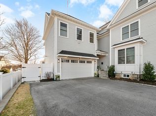 42 Pennsylvania Ave #42, Newton Upper Falls, MA 02464