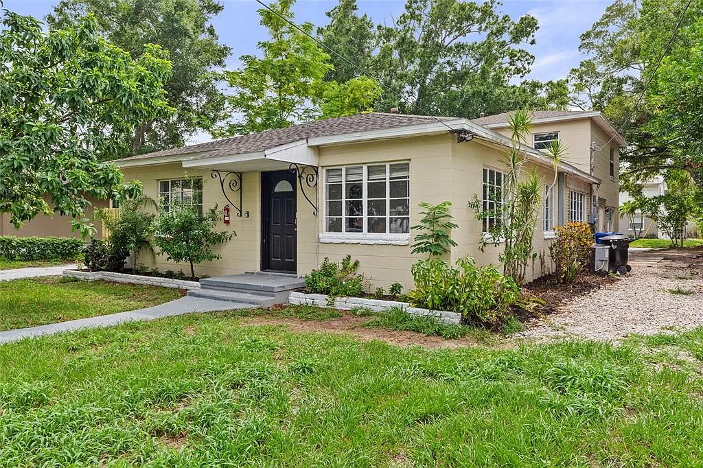 3 bed, 1.0 bath, 2309 sqft, $2,100 — Photo 2