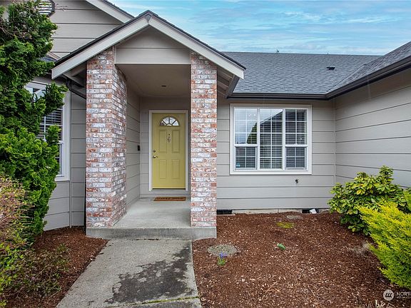4th image of 2524 20th Avenue NE