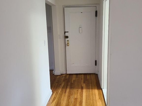 5th image of 264 Broad Ave #E5