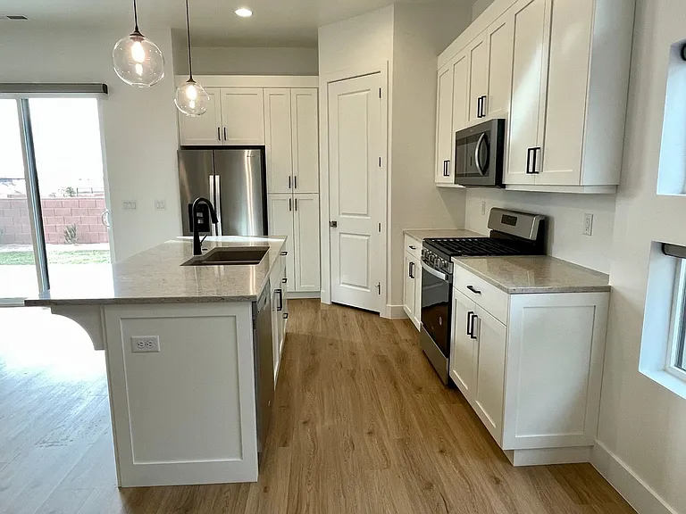 2818 E Church Oak Dr — Photo 9