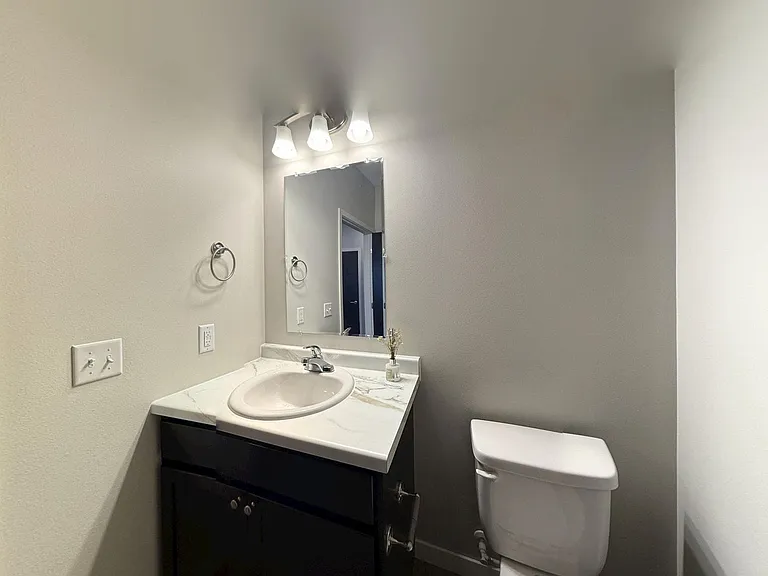 Pioneer Apartments — Photo 11