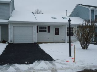 3340 Southport Dr, Island Lake, IL 60042
