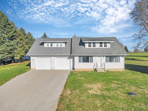 2nd image of 459 Lakeshore Dr E