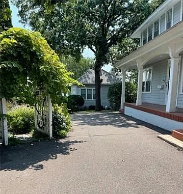 4562 Lake Ave — Photo 3