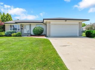 15631 Susan St, Southgate, MI 48195
