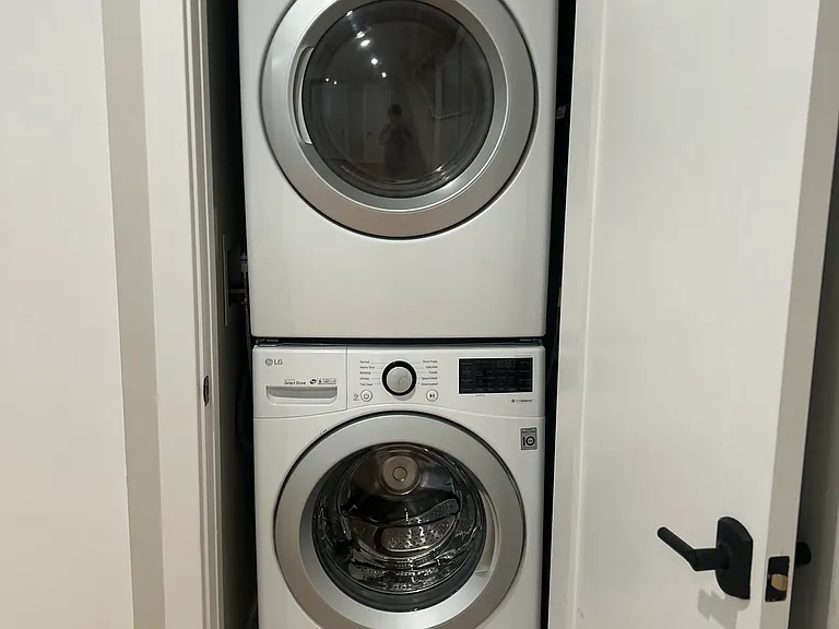 Full sized W/D in unit