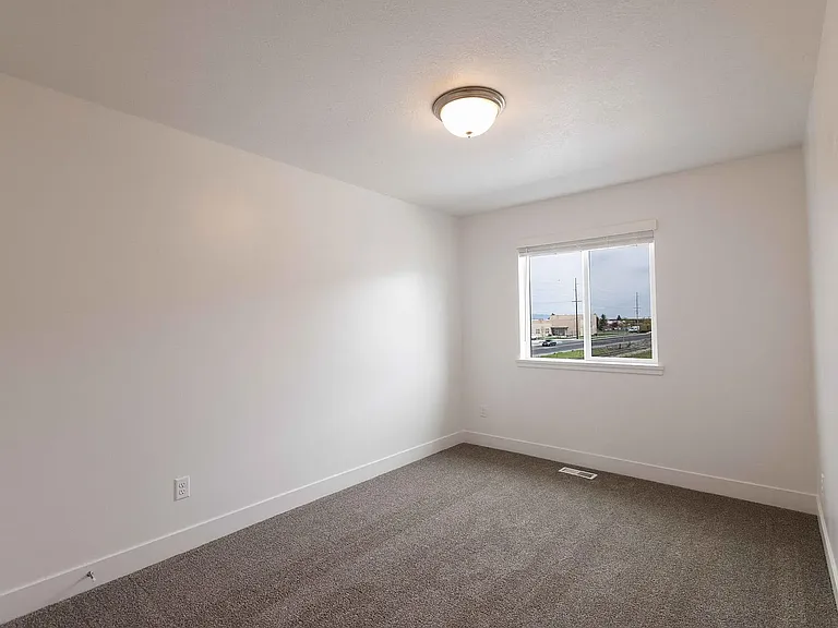 578 W 1120 N — Photo 21