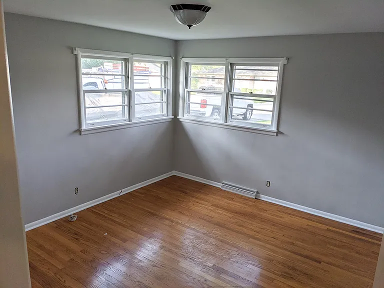 517 Simmons St — Photo 11