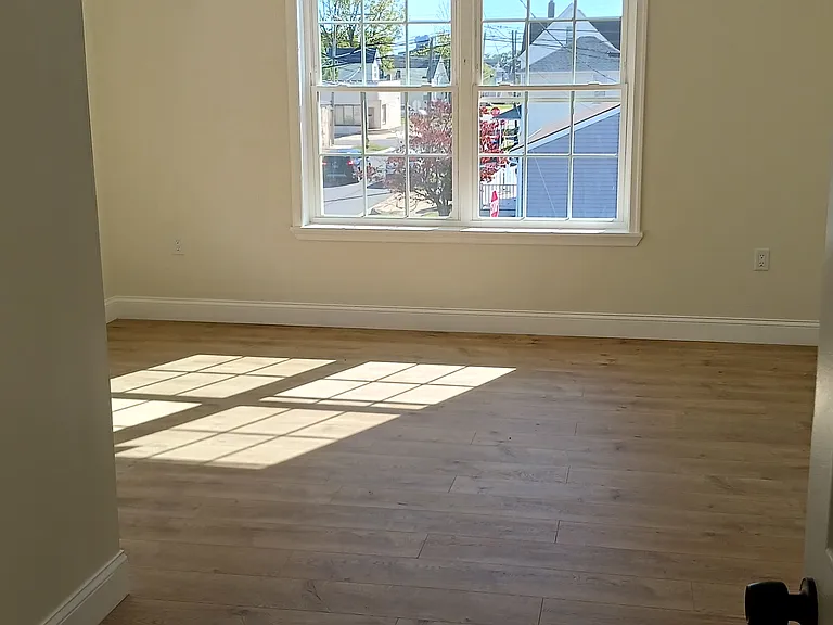 401 Howard St — Photo 35