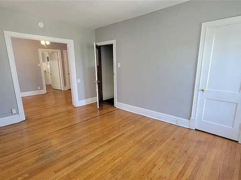 5042 Pernod Ave #2F — Photo 3