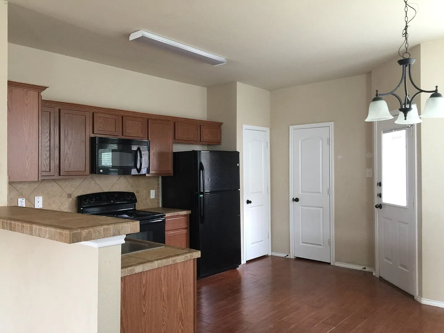 Available Now! Beautiful 3 Bedroom Duplex Located In New Braunfels, Texas! — Photo 4
